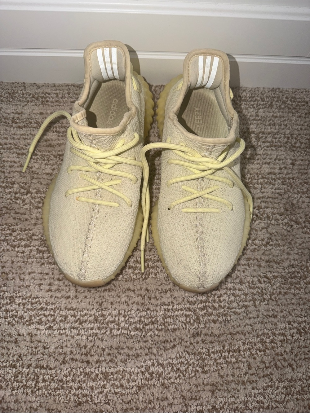 Womens Yeezys size 5
